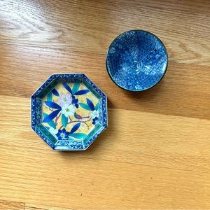 Pair of Asian trinket dishes beautifully coordinating colors & lovely co…